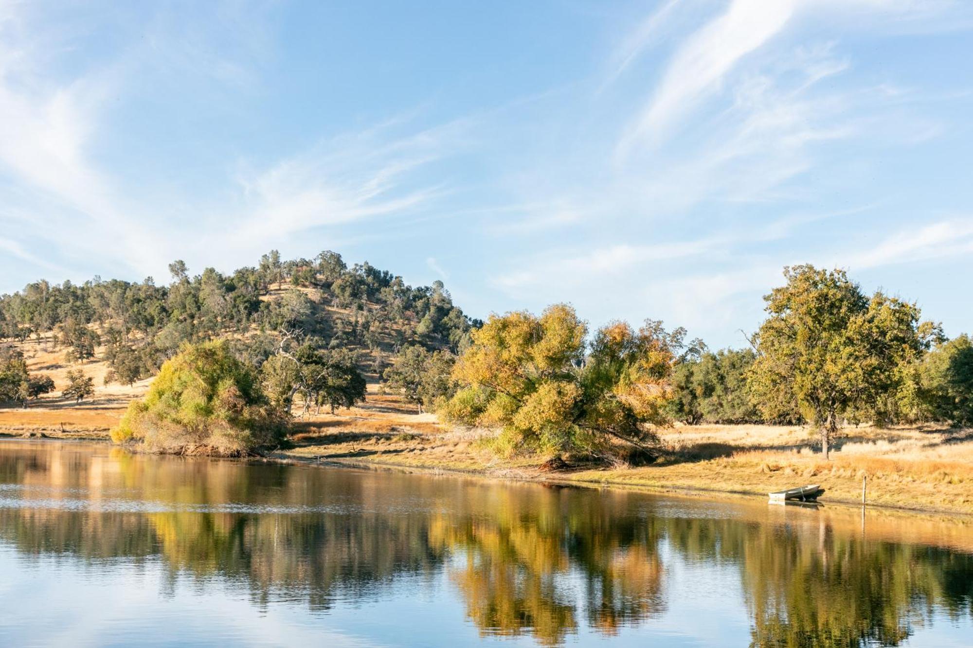 Rolling Oaks Ranch - 200 Acres Of Lakeside Beauty & Countryside Serenity Μαριπόζα Εξωτερικό φωτογραφία
