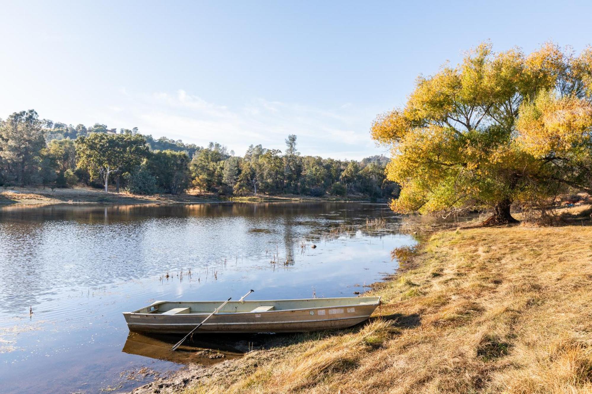 Rolling Oaks Ranch - 200 Acres Of Lakeside Beauty & Countryside Serenity Μαριπόζα Εξωτερικό φωτογραφία