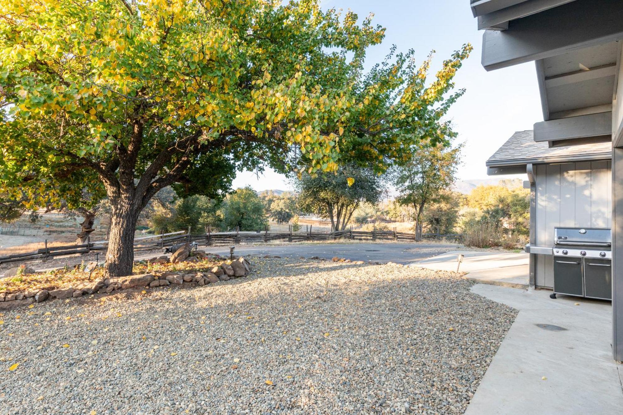 Rolling Oaks Ranch - 200 Acres Of Lakeside Beauty & Countryside Serenity Μαριπόζα Εξωτερικό φωτογραφία